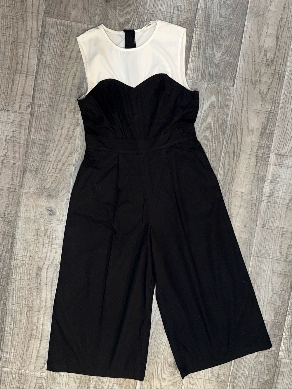 Eshakti Black and White Sleeveless Wide-Leg Jumpsuit Size -10/Medium Cotton